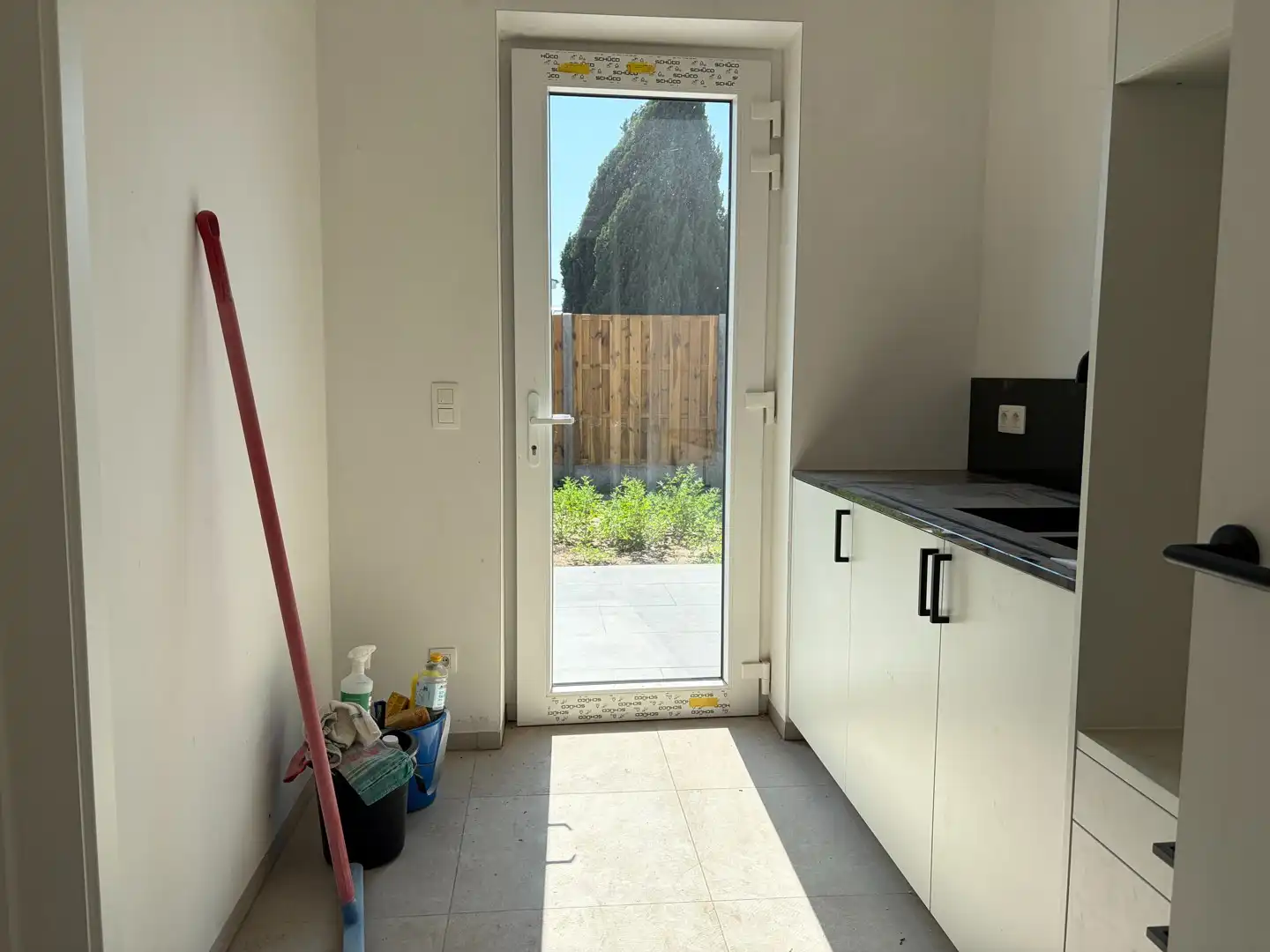 Moderne halfopen woning met 3 slpk, garage en tuin foto 6