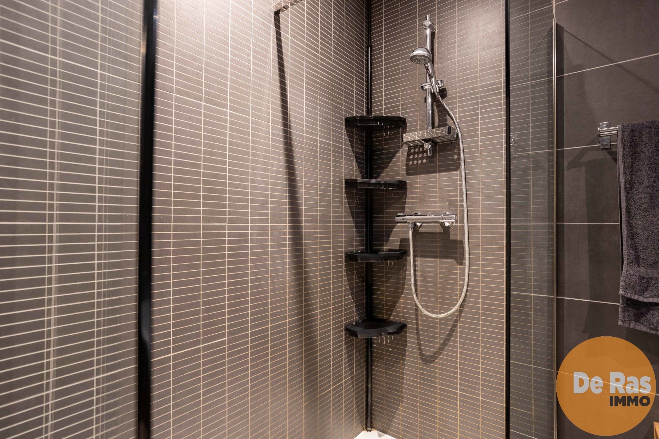 HERZELE - Recente gesloten bebouwing op een centrale ligging foto 15