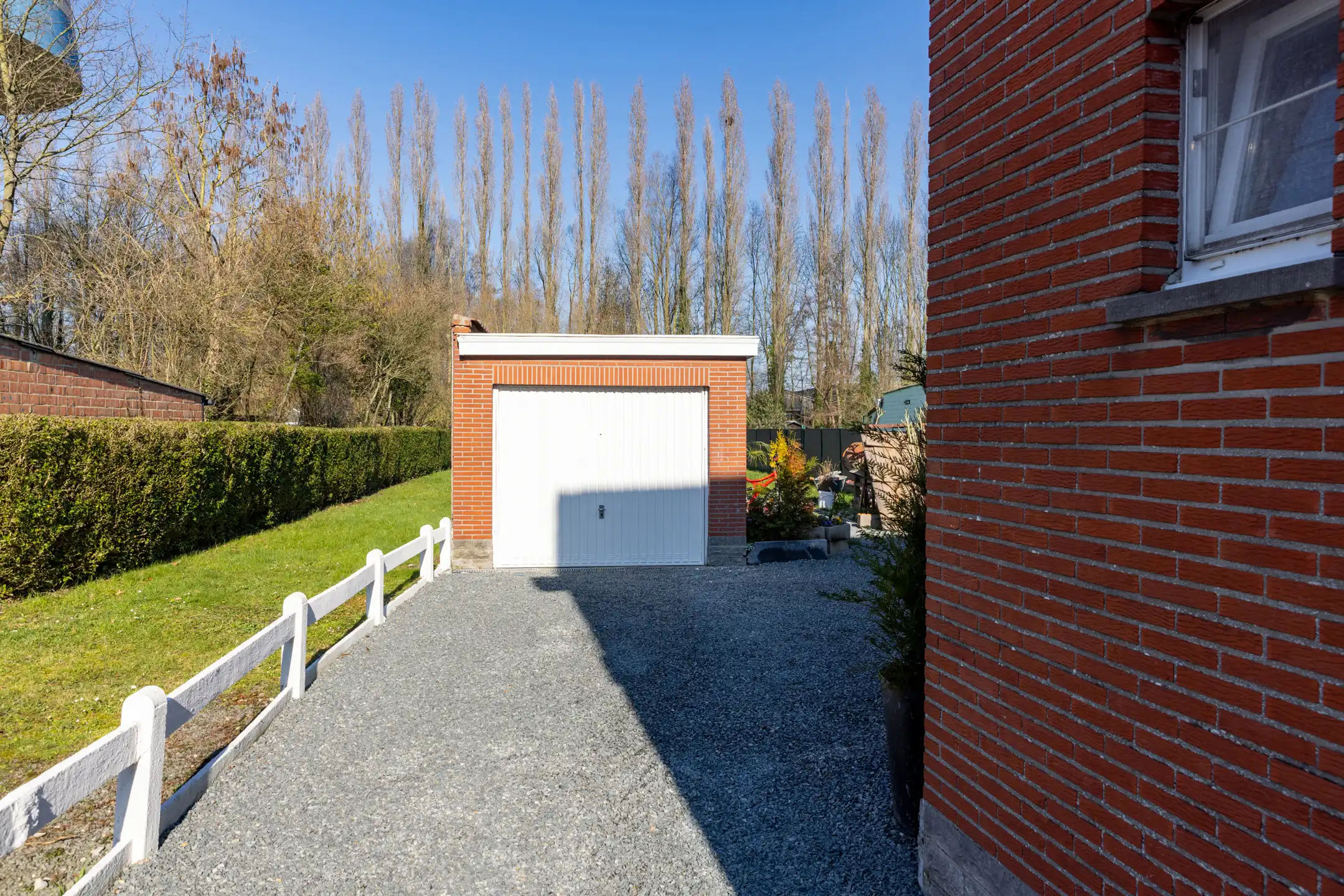 Half-open bebouwing met garage foto 17