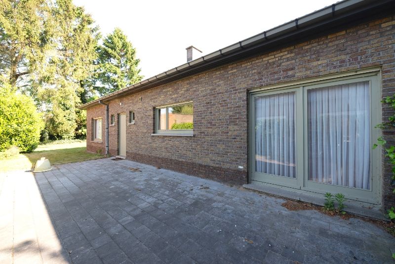 Op te frissen / te renoveren woning met tuin in residentiële buurt foto 5