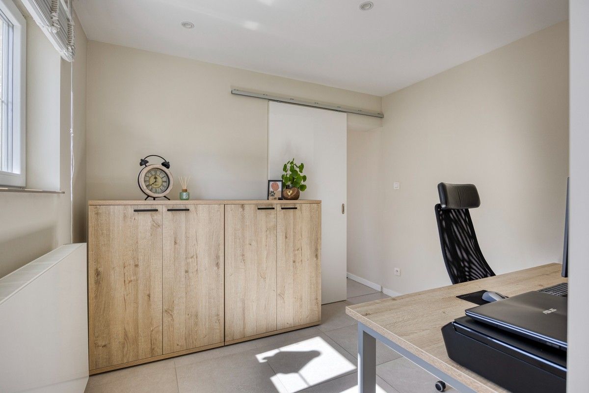 Instapklare, smaakvol gerenoveerde woning op een steenworp van het centrum van Lanaken. foto 14
