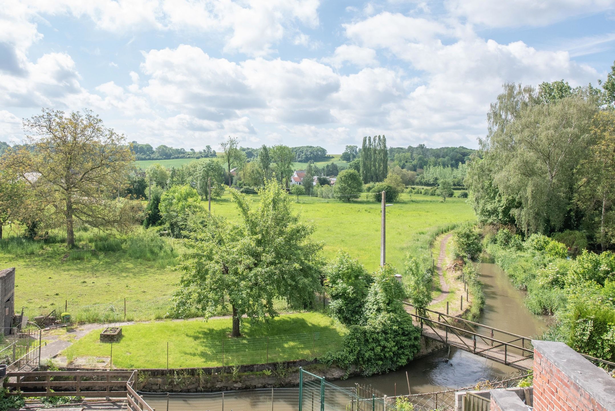 Charmante rijwoning in het pittoreske Wonck foto 2