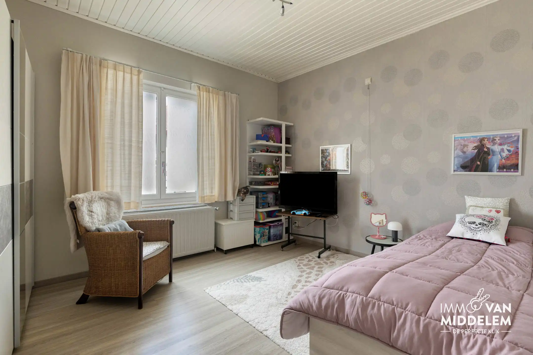 RUIME BUNGALOW MET 4 SLAAPKAMERS, GARAGE EN TUIN foto 13