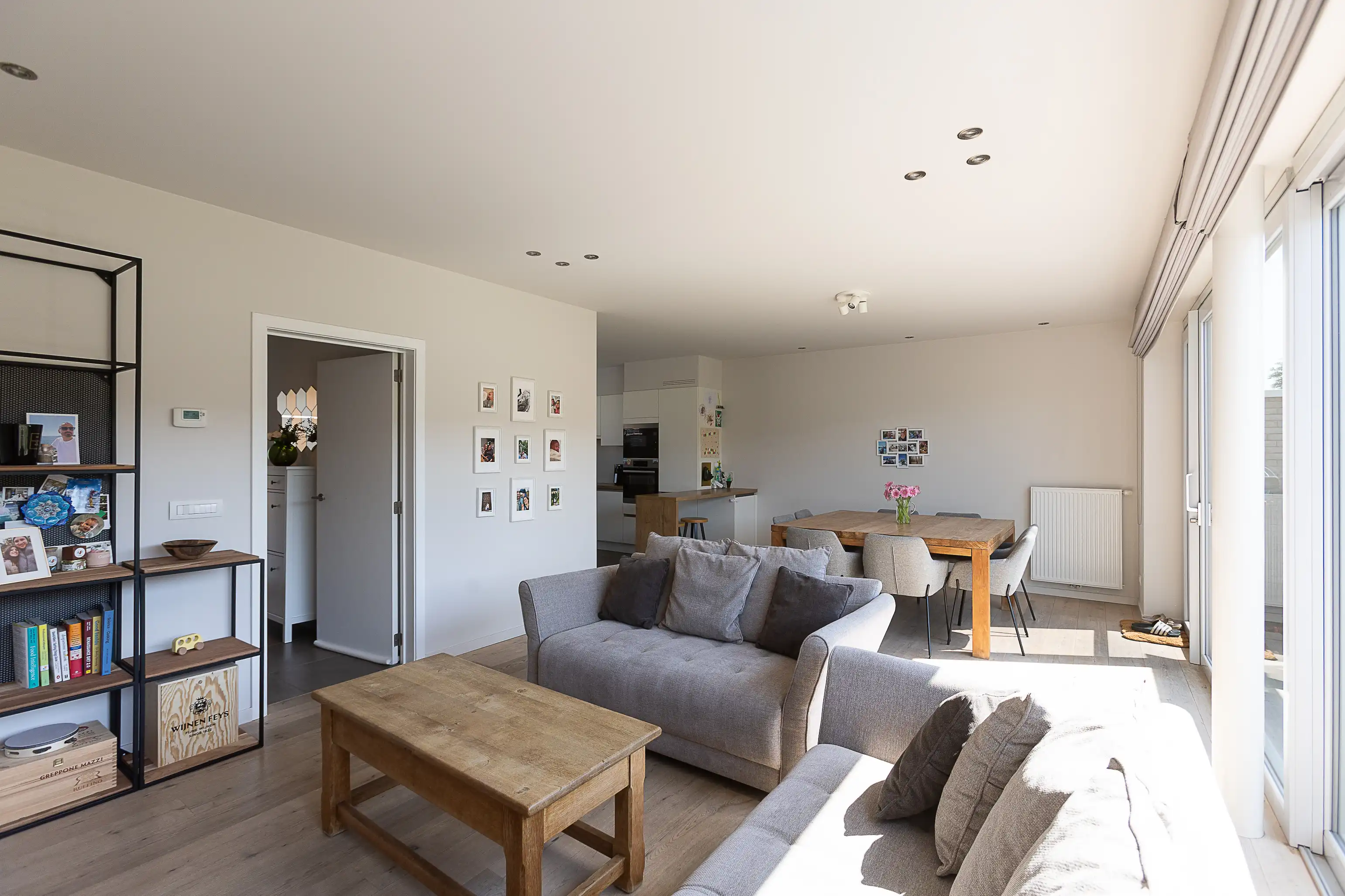 Prachtige, lichtrijke  woning met zonnige tuin in Beernem! foto 5