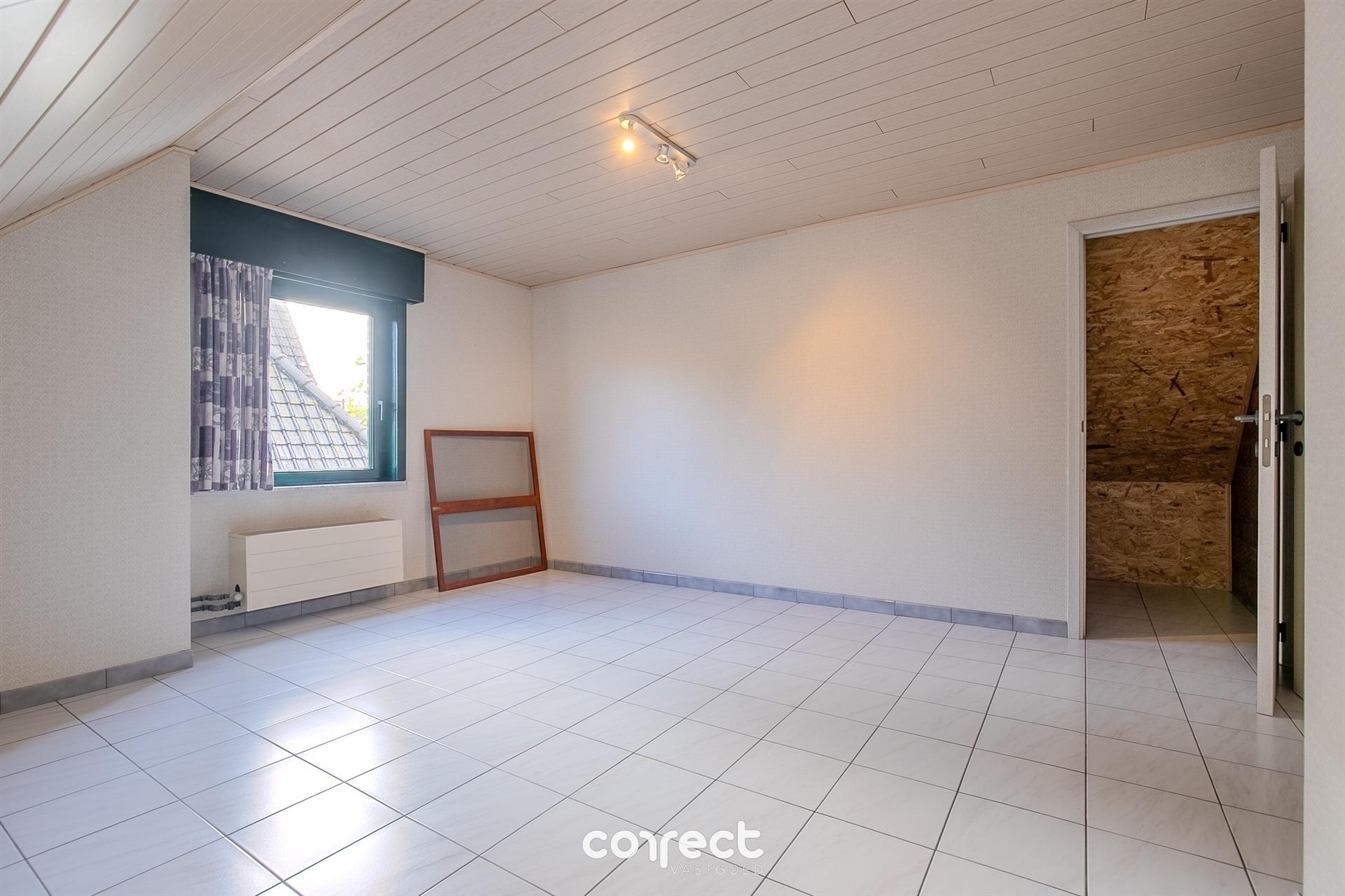 Instapklare open bebouwing met garage, ruime tuin met werkplaats/stallingen. foto 9