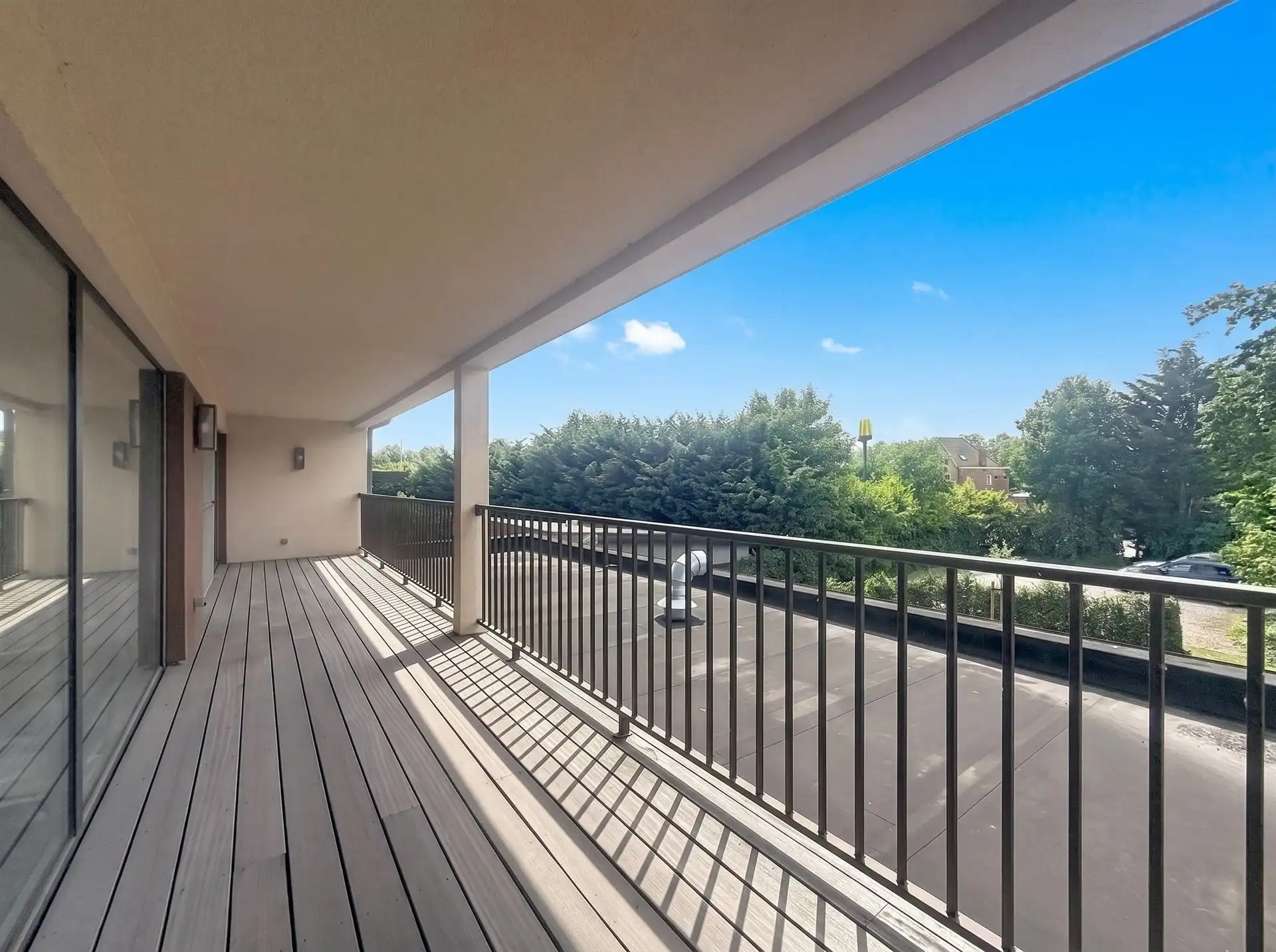 3 slaapkamer appartement met ruim terras en 2 autostaanplaatsen foto 4