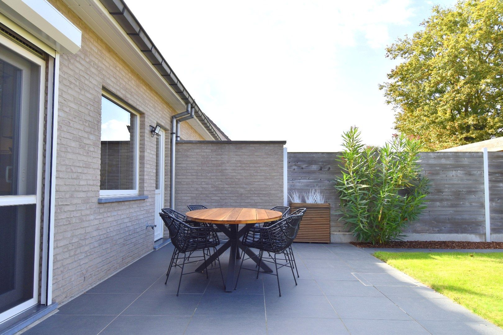 Instapklare gezinswoning (energielabel A) met 3 slaapkamers, garage en zonnige tuin te Harelbeke foto 11