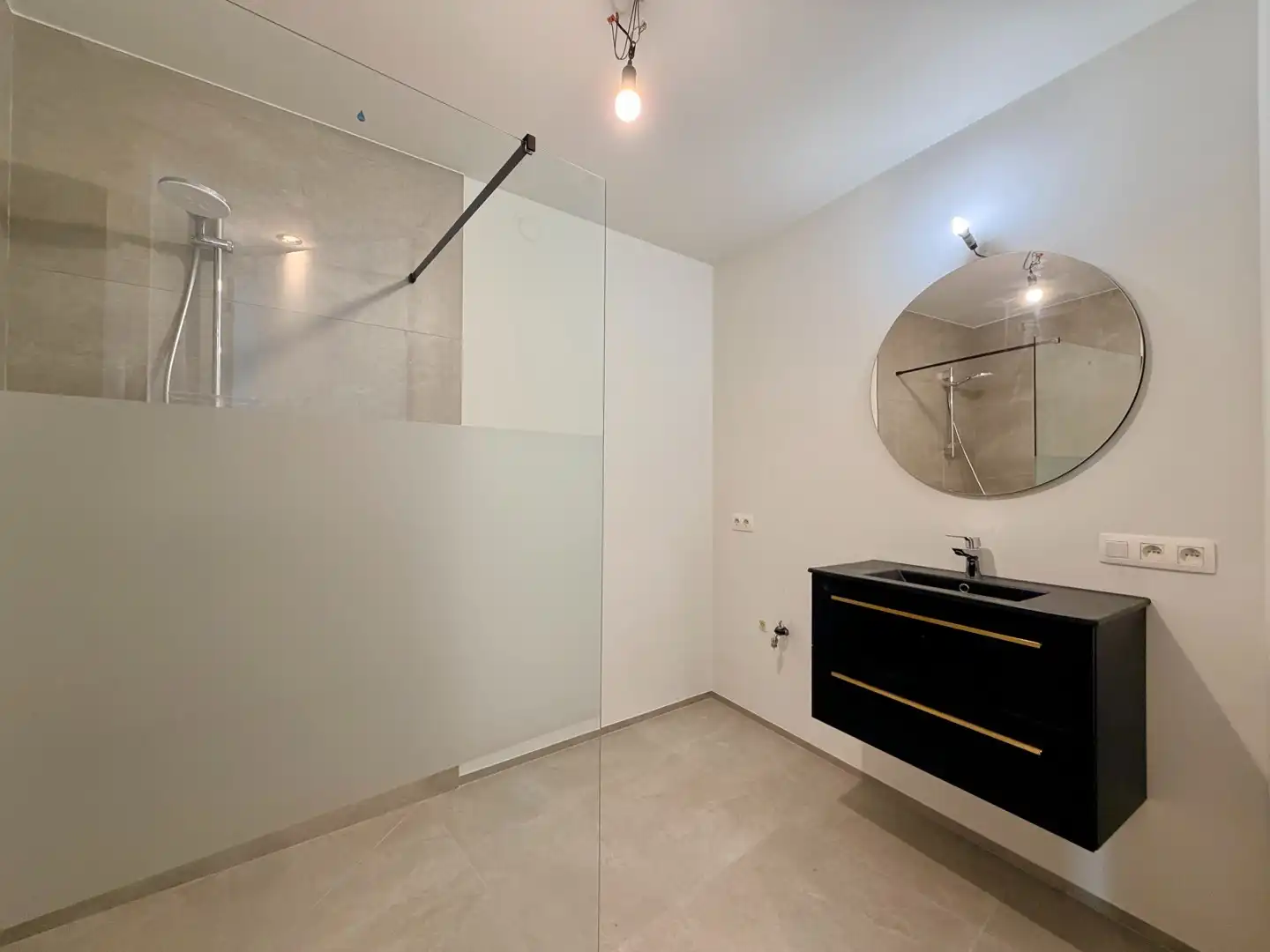 Gelijkvloers nieuwbouwappartement met uitzonderlijk E-peil te centrum Tielt! foto 12