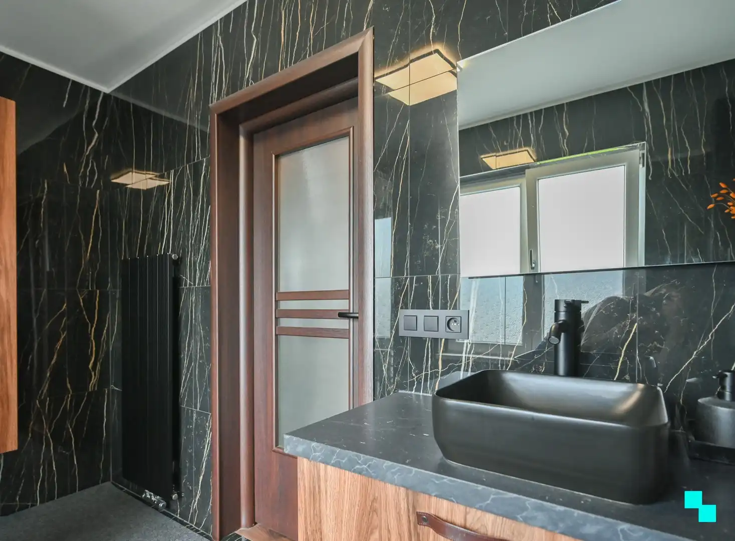 Instapklare, gerenoveerde woning met achteruitgang te Izegem foto 28