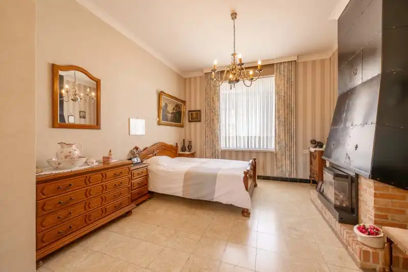 🏡 Gezinswoning met ruime garage en tuin TE KOOP in Meulebeke! foto 5