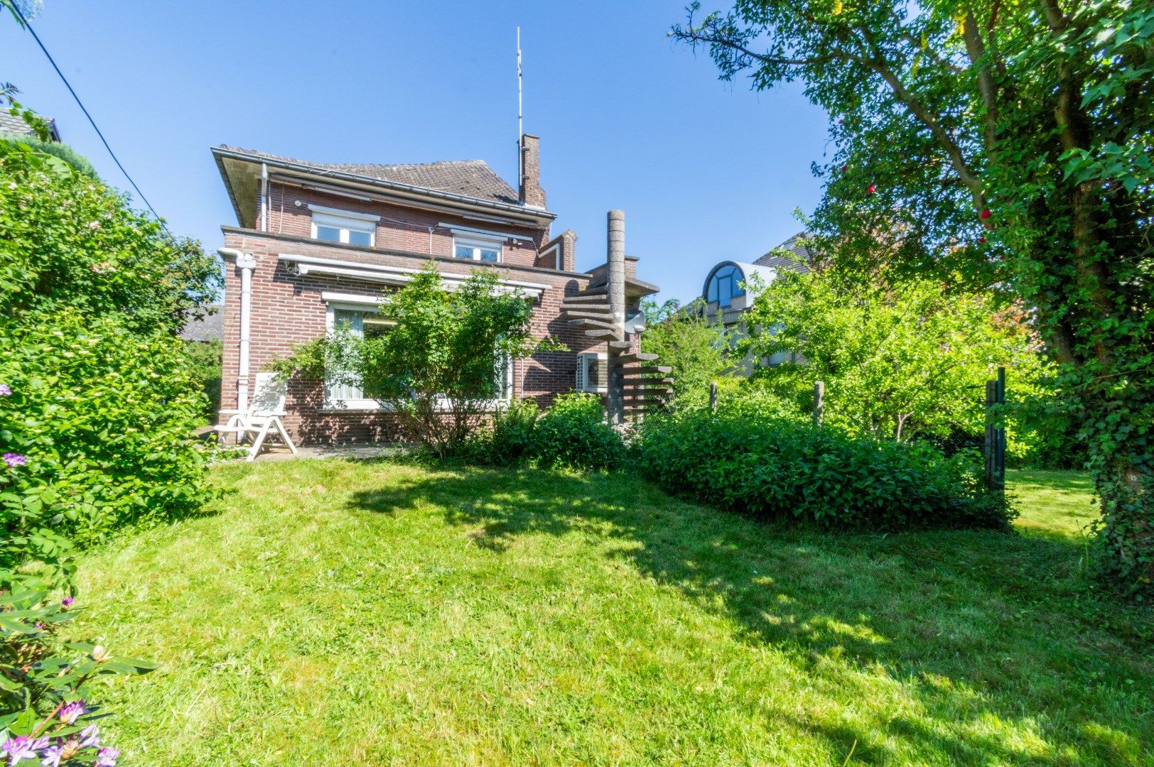 RUIME WONING MET 4 SLAAPKAMERS, GARAGE & ZUID-TUIN ! foto 3