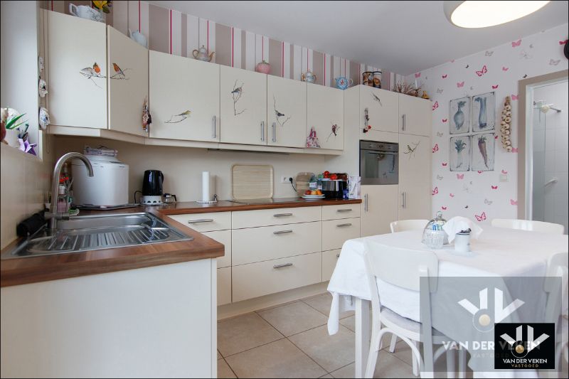 Instapklare en energiezuinige woning met veel licht en ruimte in rustige straat, ideaal voor gezinnen of kangoeroewonen! foto 9