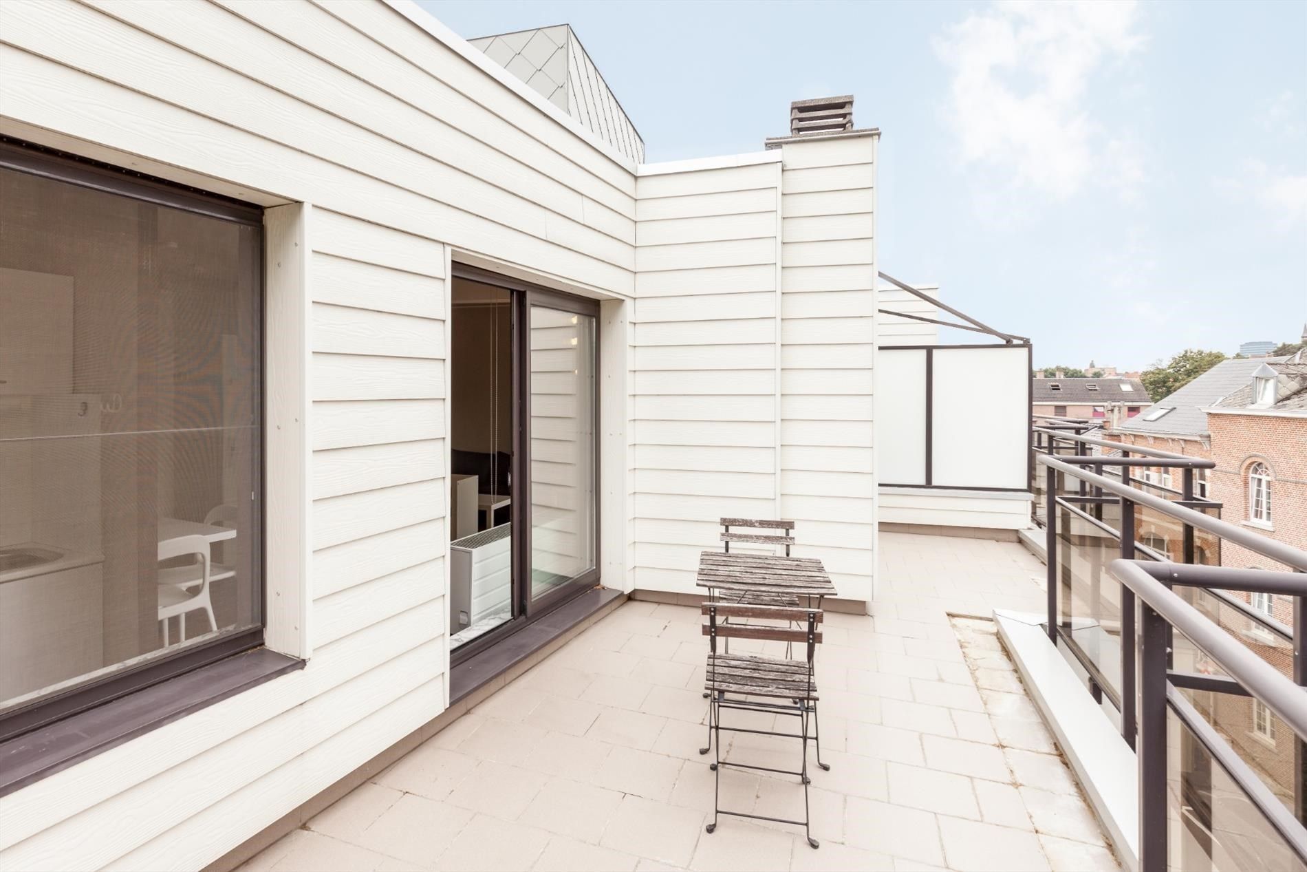 Bemeubelde studio met ruim terras en prachtig zicht foto 4