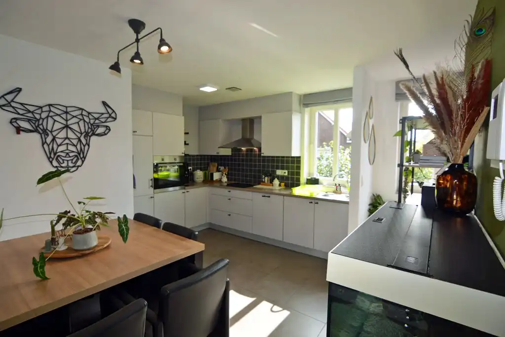 Energiezuinig duplex-appartement met 2 slpk, terras en carport met berging. foto 17