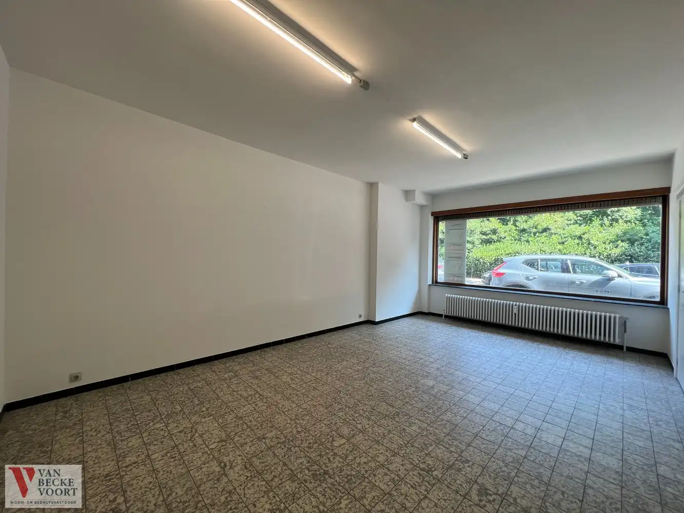Handelsgelijkvloers 110m² foto 4