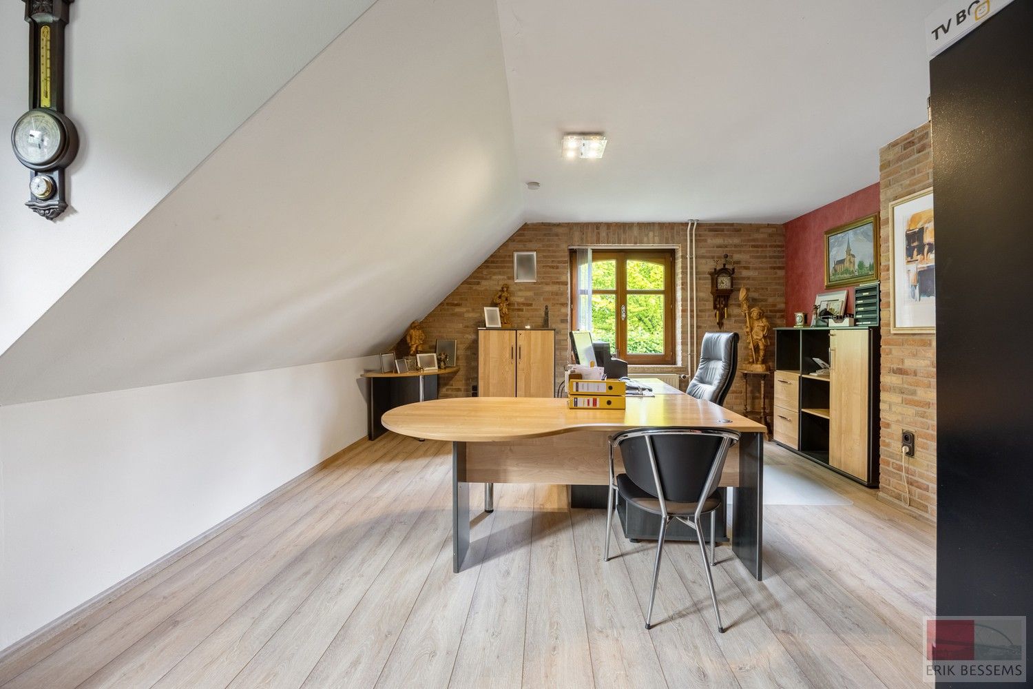 Ruime vrijstaande villa gebouwd in 1989, 365m² woonoppervlakte foto 15