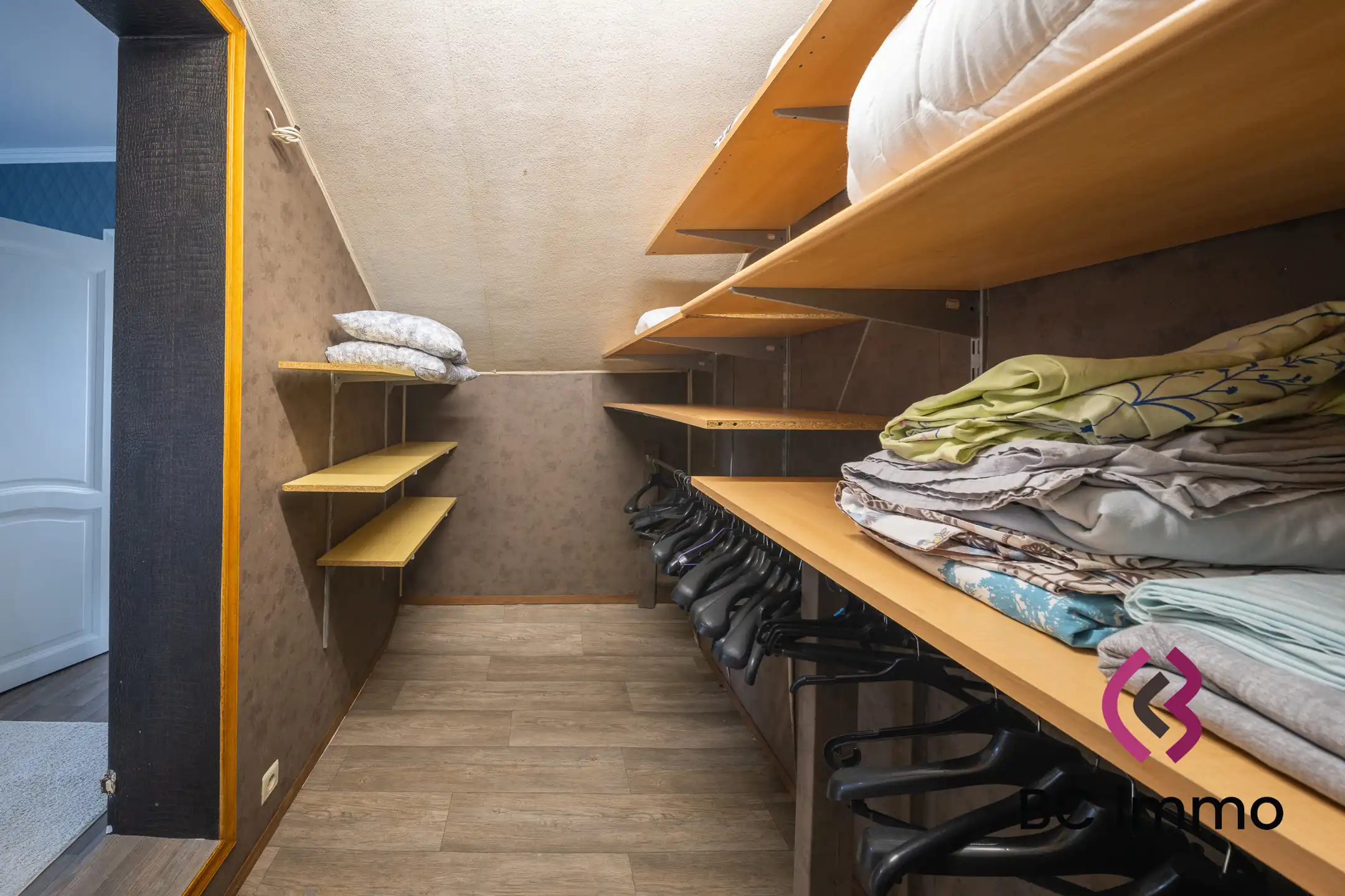 Statige villa met 5 slaapkamers op ruim hoekperceel en uitstekende zichtlocatie in Genk foto 11
