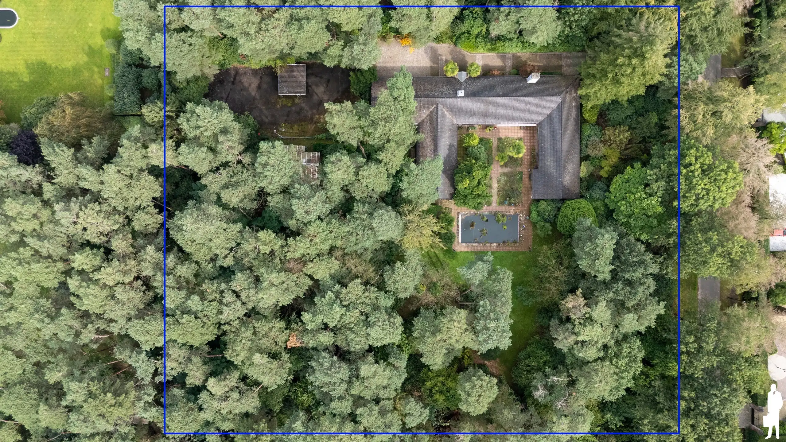 Renovatieproject op uitzonderlijk perceel van ca. 8.300 m² foto 30