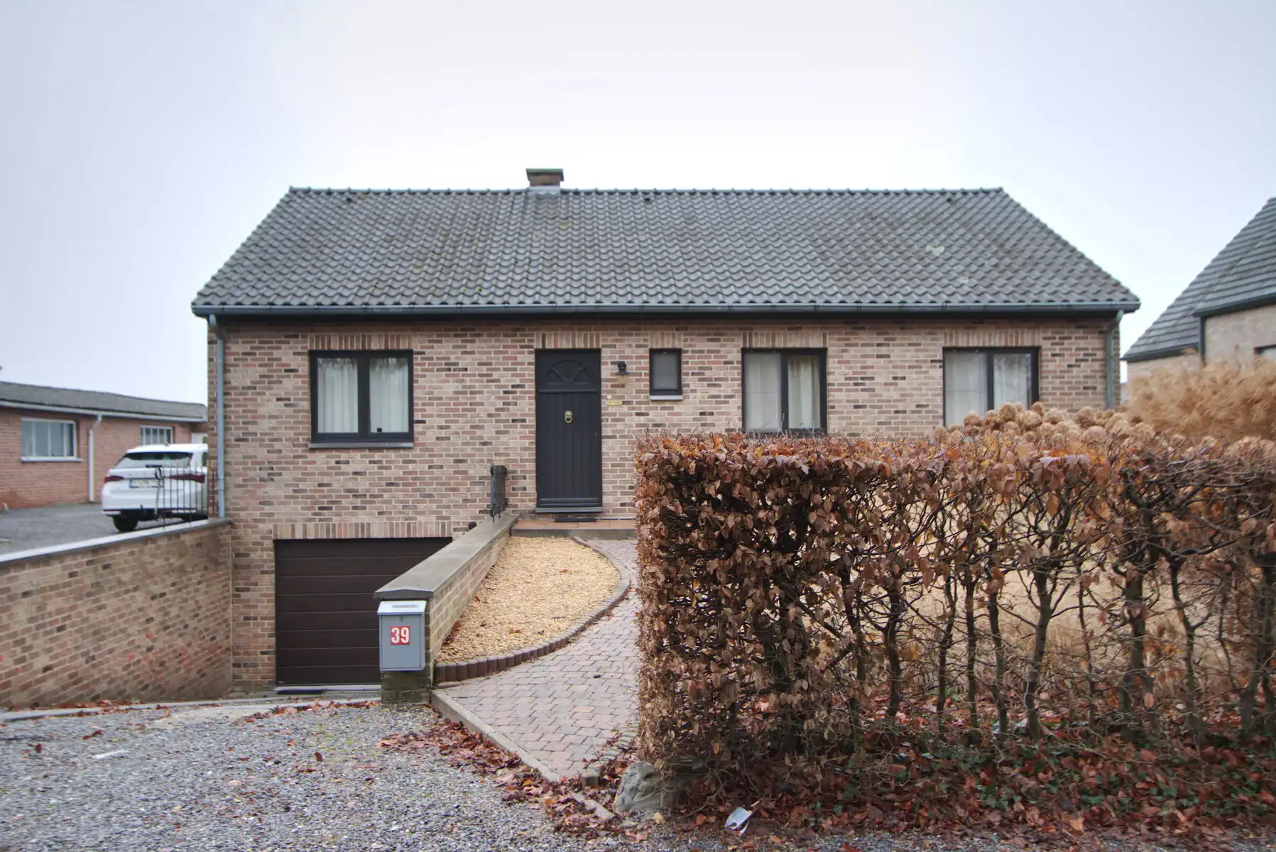 Hoofdfoto van de publicatie: GELIJKVLOERSE WONING - 3 SLK - GARAGE - TUIN - WEIDE - RUST