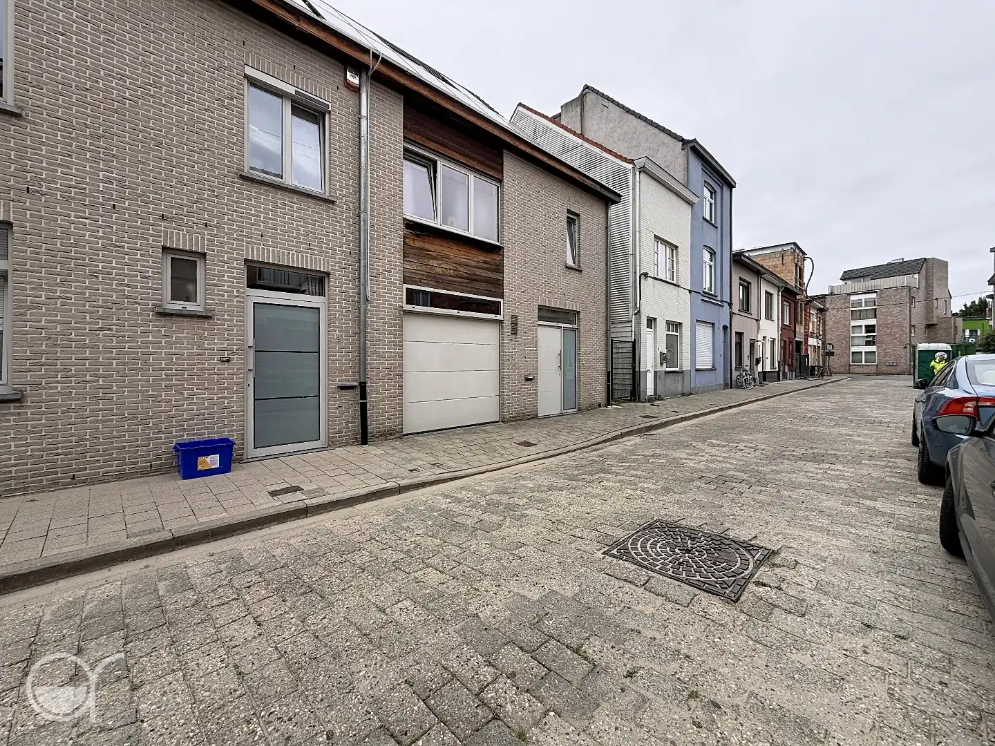Moderne woning met terras en tuin foto 22