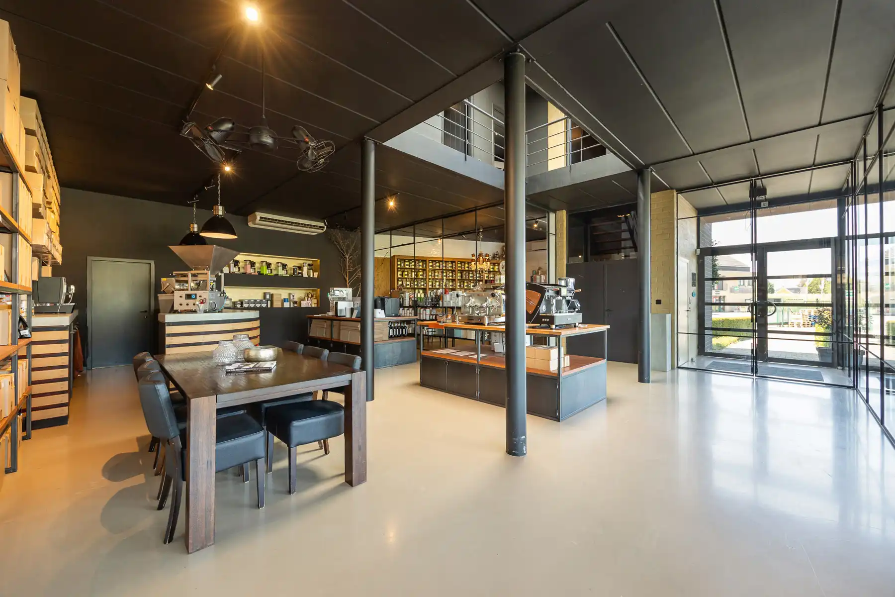 Woning met handelspand op een perceel van 1.497m². foto 4