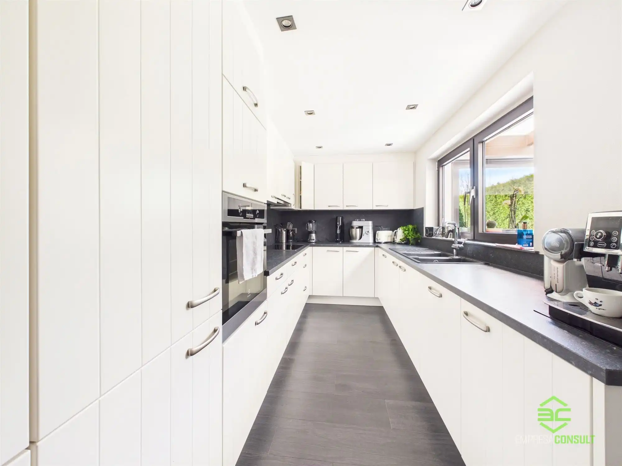 Instapklare gezinswoning op een rustige ligging in Velm! foto 9