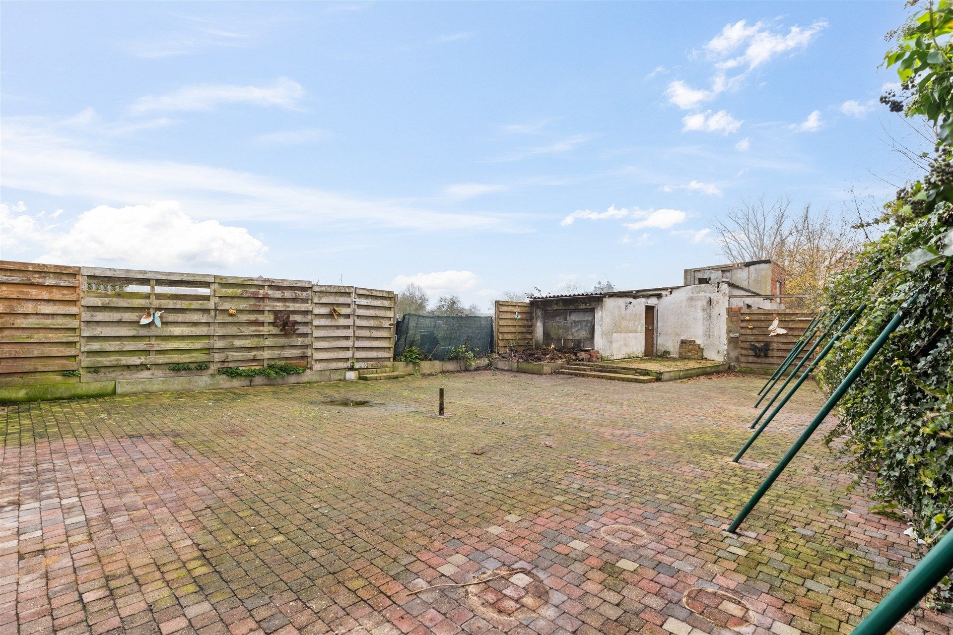 Te renoveren half open bebouwing met garage op centrale ligging te Oudegem foto 12