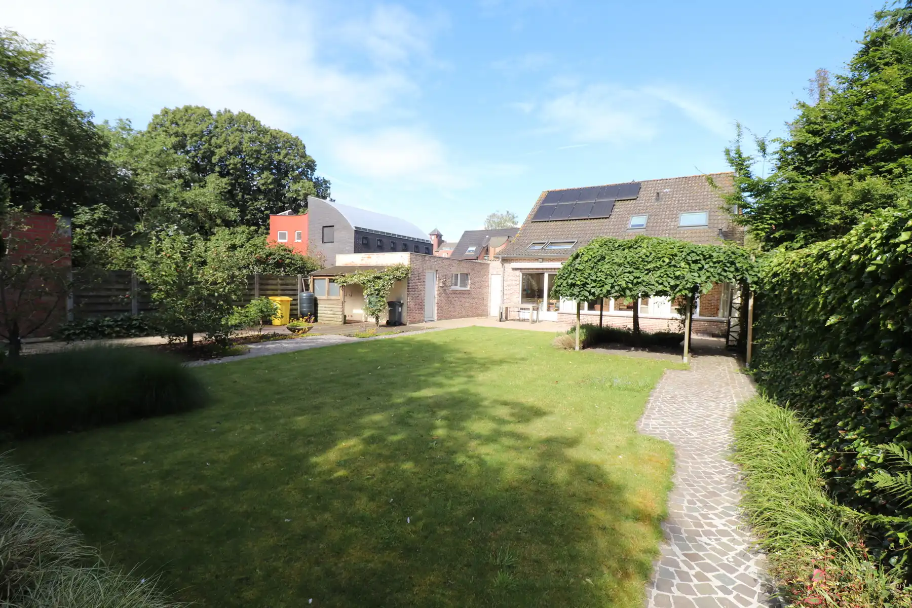 Eengezinswoning met 3 slaapkamers en tuin op een centrale ligging in Hoogstraten.  foto 14