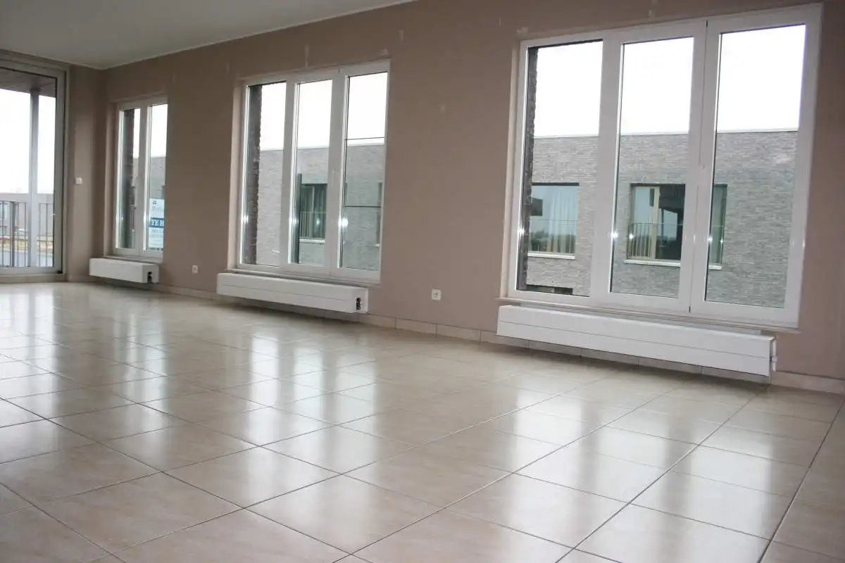 Appartement met terras, lift en garage in het centrum van Lommel. foto 8