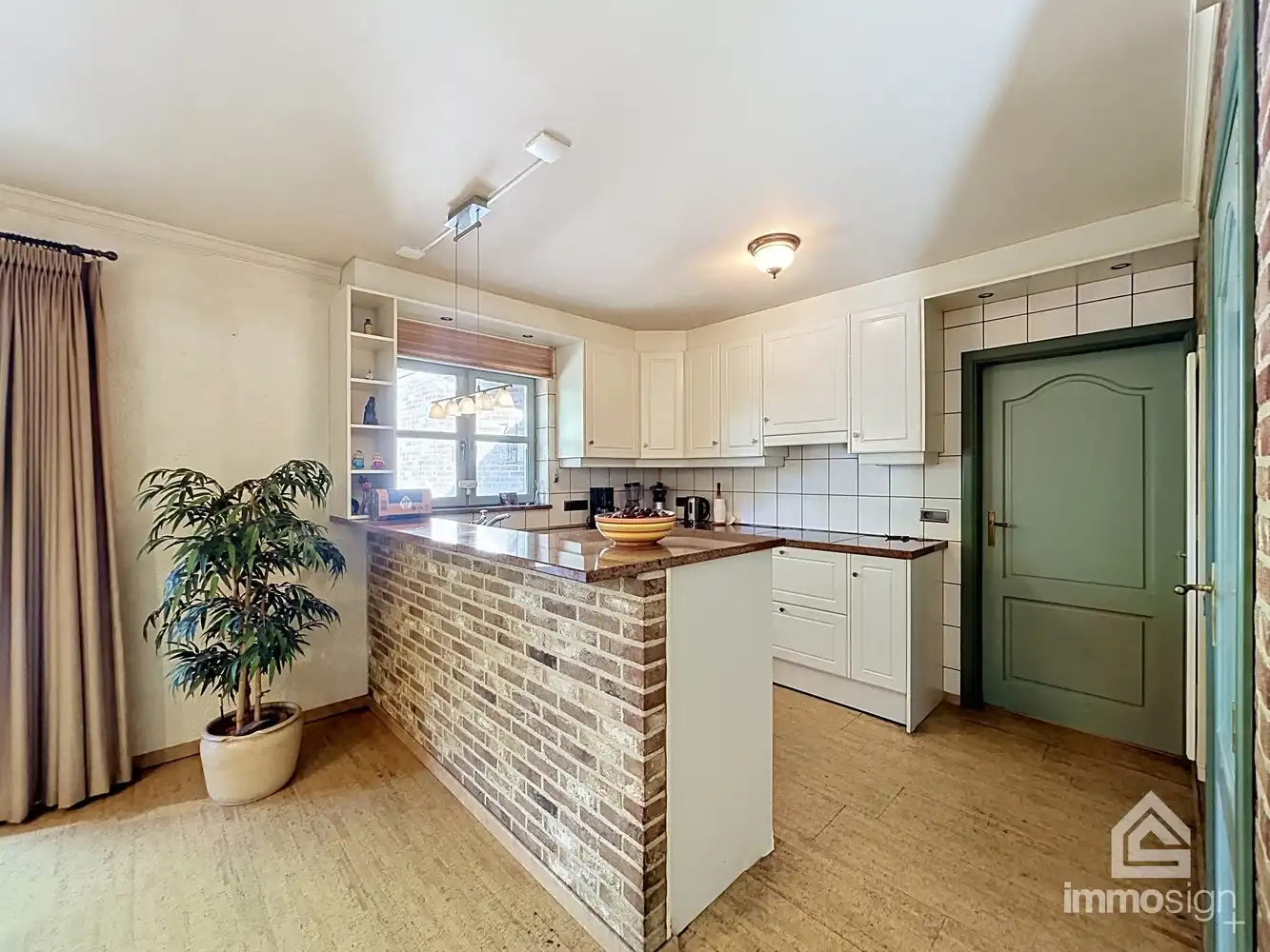 Charmante, ruime, gezinswoning met 4 slaapkamers te Hamont! foto 6