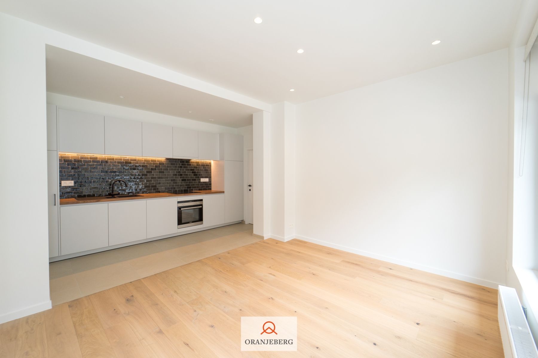Gerenoveerd ruim duplex appartement met 2 slpk's foto 2