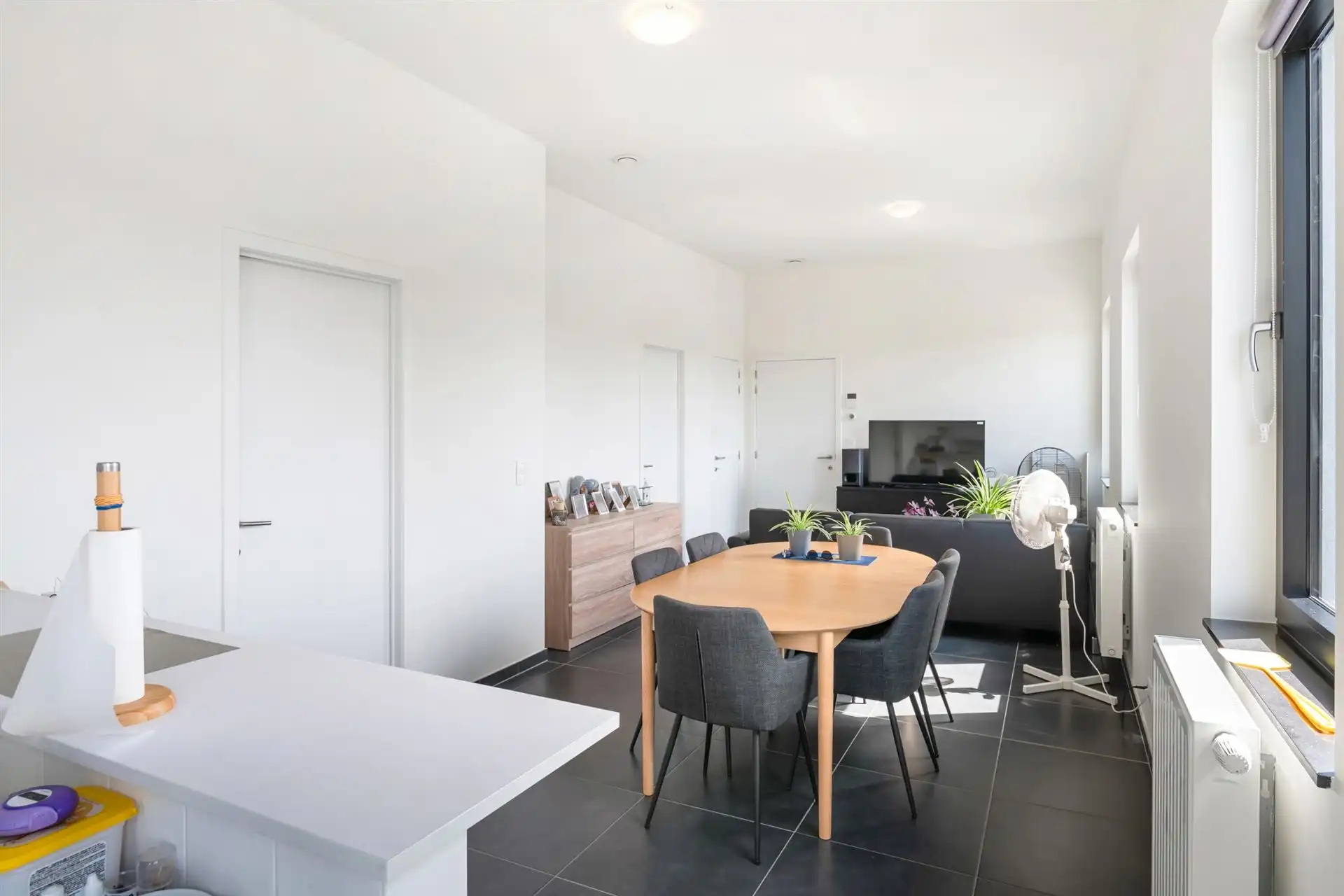 Recent appartement met 2 slaapkamers en terras! foto 8