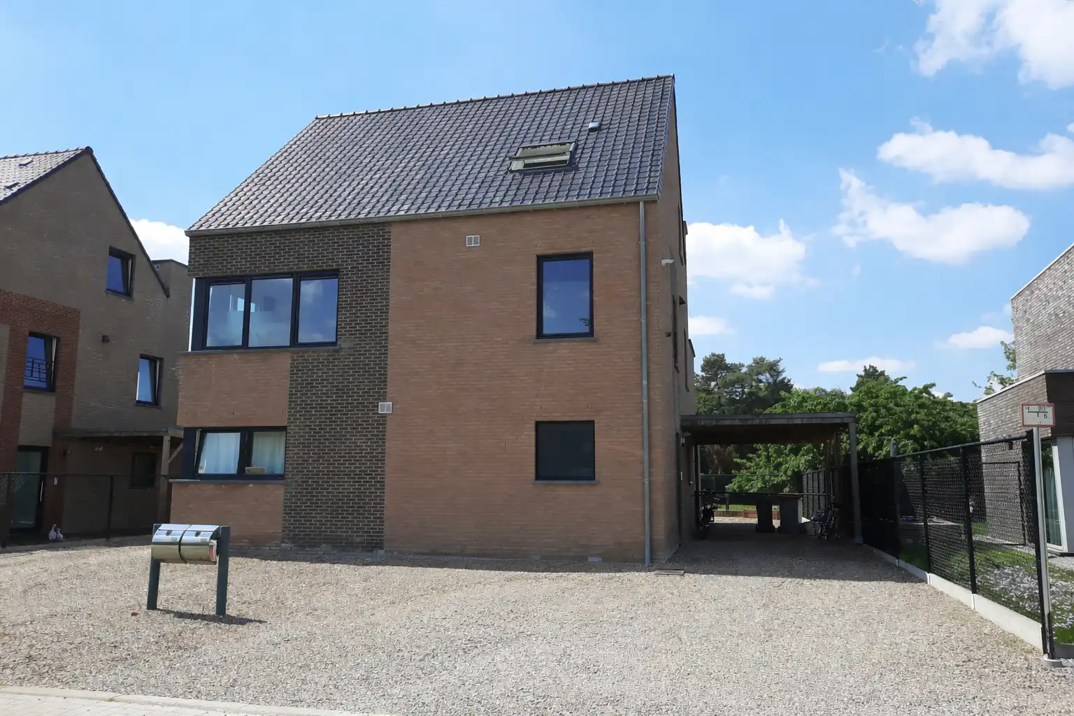 Prachtig residentieel gelijkvloers appartement te huur foto {{pictureIndex}}