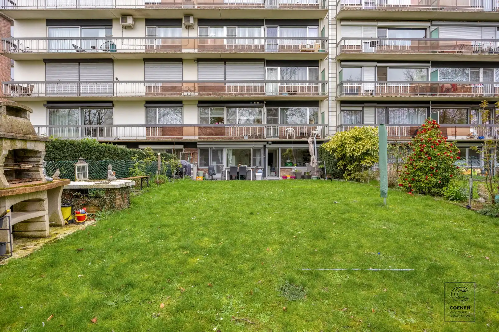Ruim appartement met 3 slpk en schitterende tuin te Merksem! foto 15