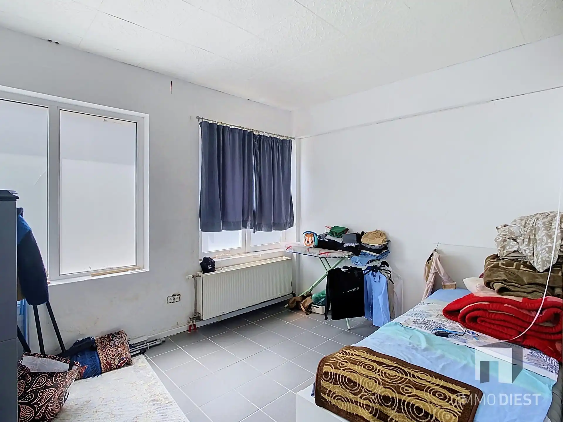 Handelspand met woonst en 5 garages foto 6