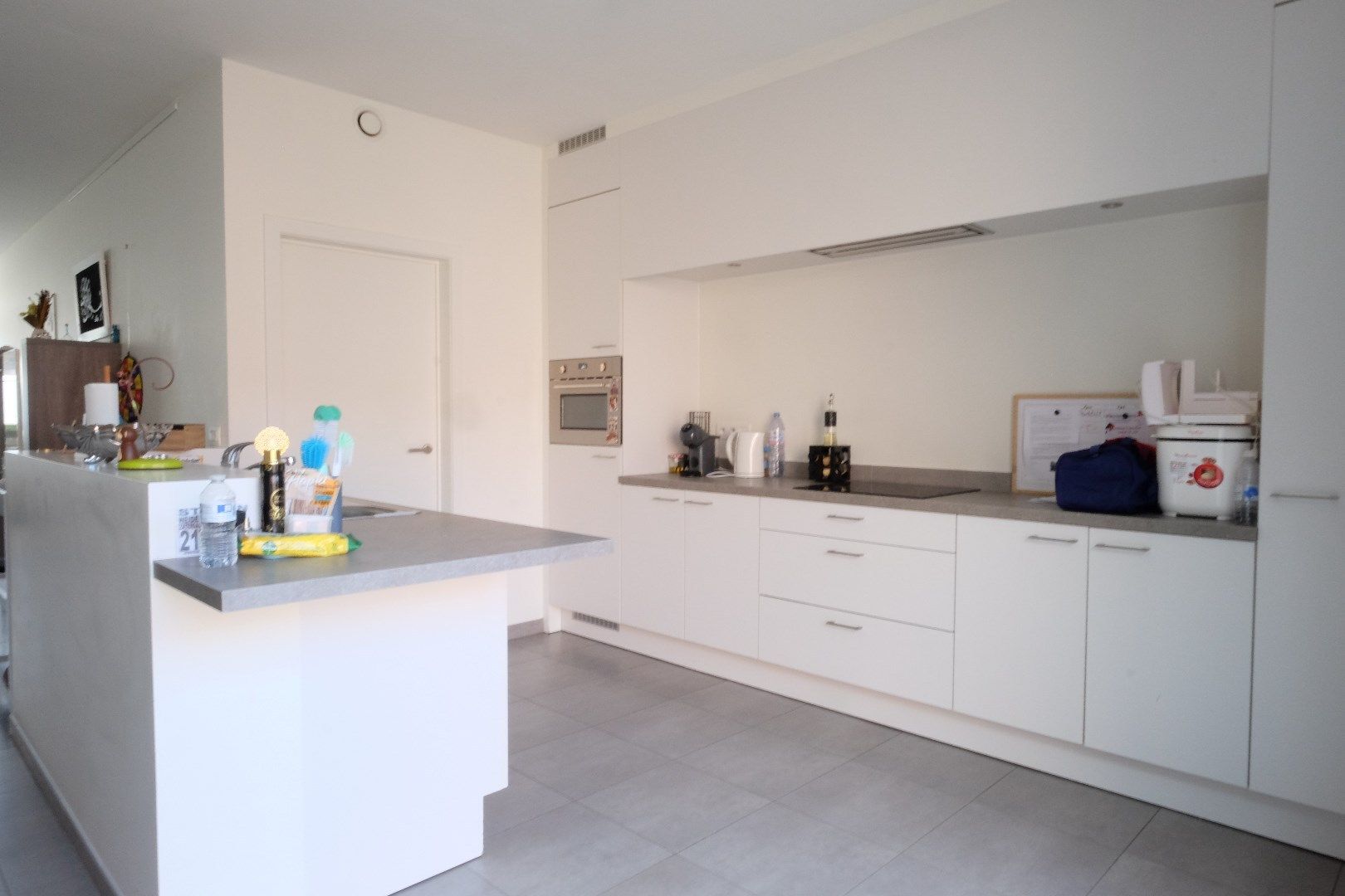 Recente woning met tuin en parkings. foto 5