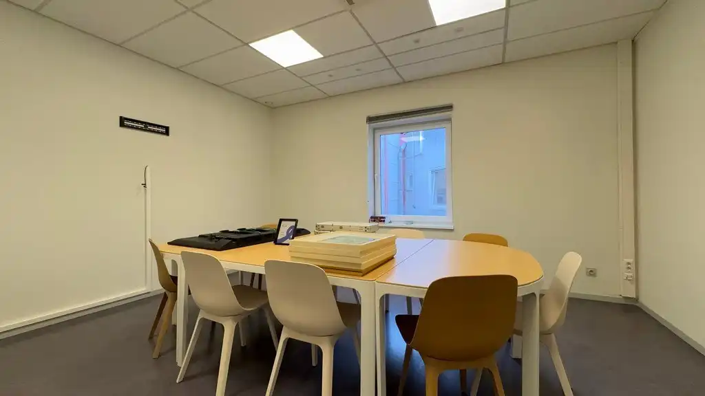 Ingedeelde kantoorruimte te huur met visibiliteit langs E17 in Gent foto 11