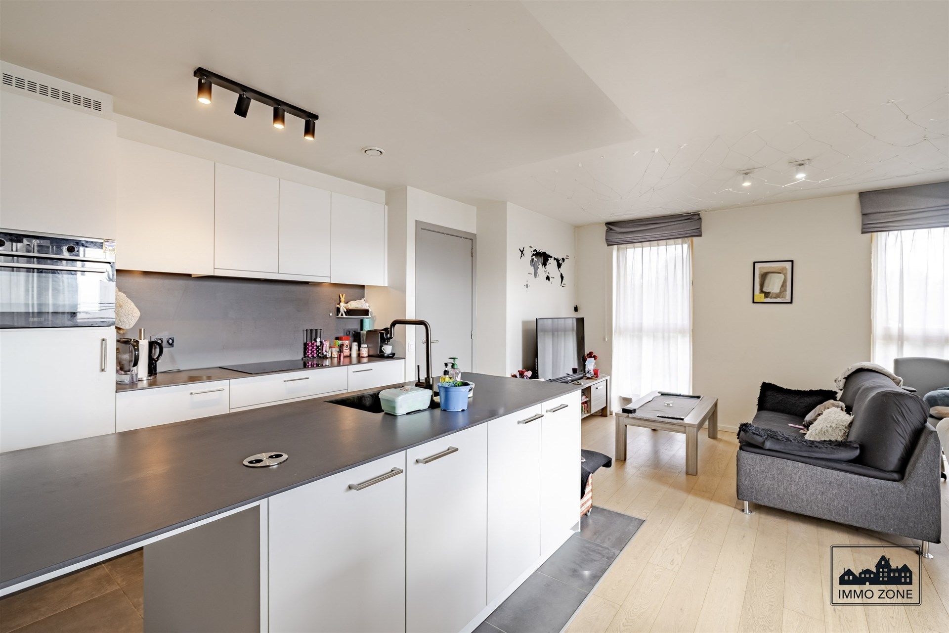 Recent gebouwd 2- slaapkamer appartement met 2 autostaanplaatsen foto 2