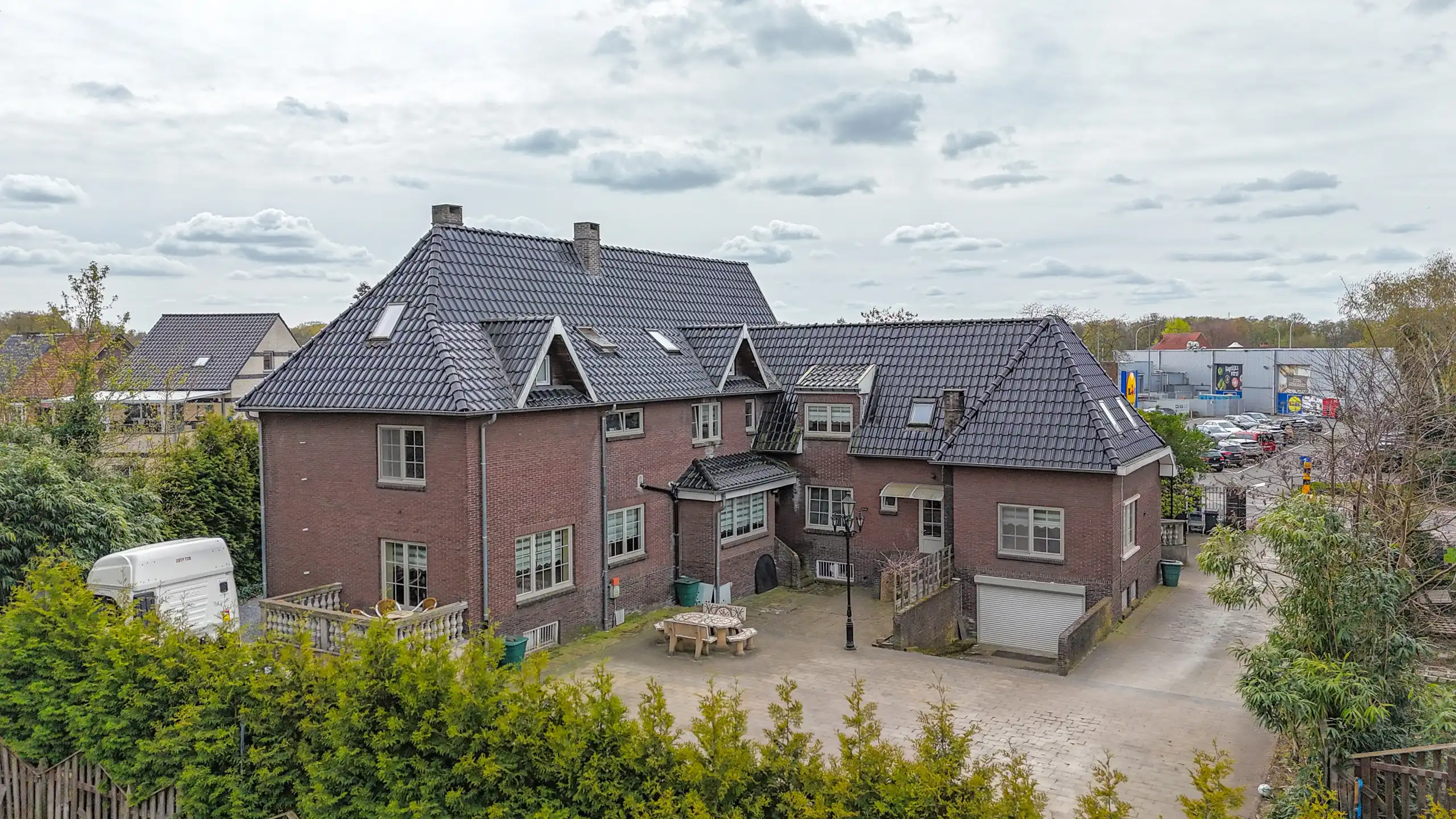 Multifunctionele villa 9 slpk met praktijk/B&B mogelijkheden foto 2