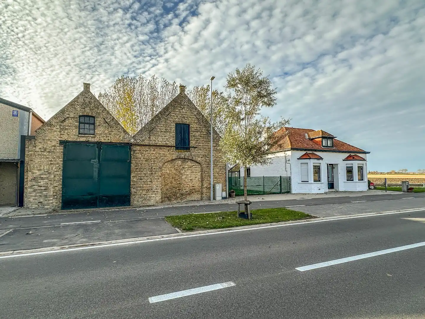 Op te knappen woning met grote garage/opslagruimte Schore. foto 24
