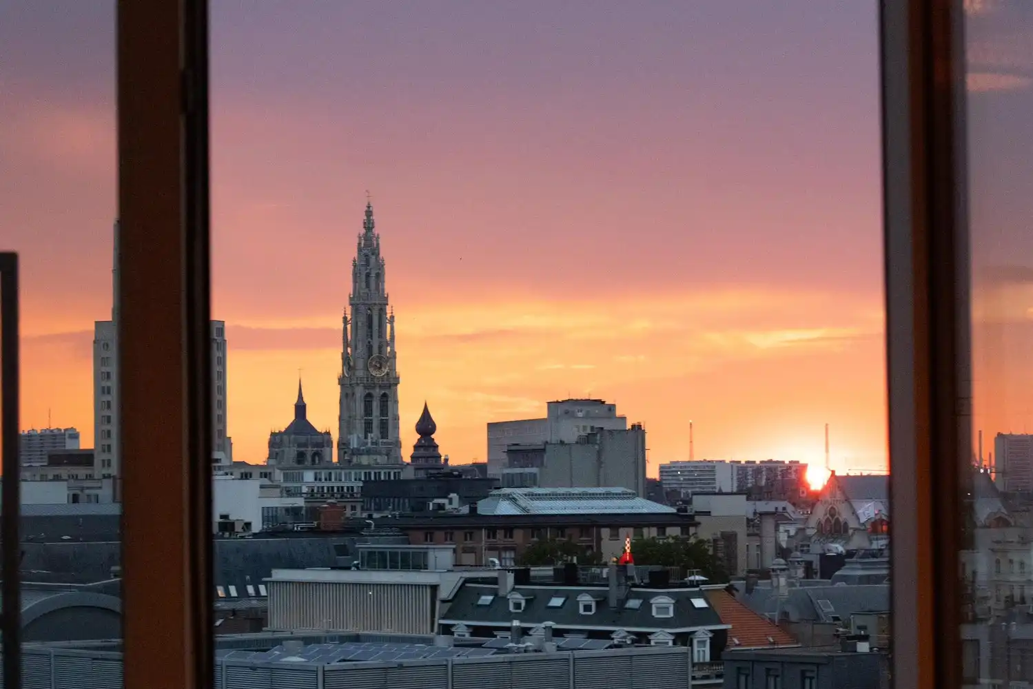 lichtrijk appartement met terras op de hoogste verdieping foto 16