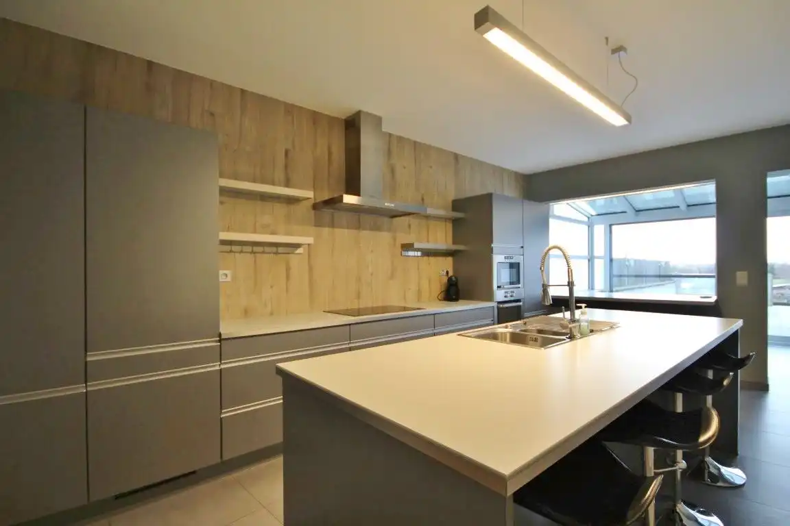 Zeer ruime woning net buiten het stadscentrum! foto 12