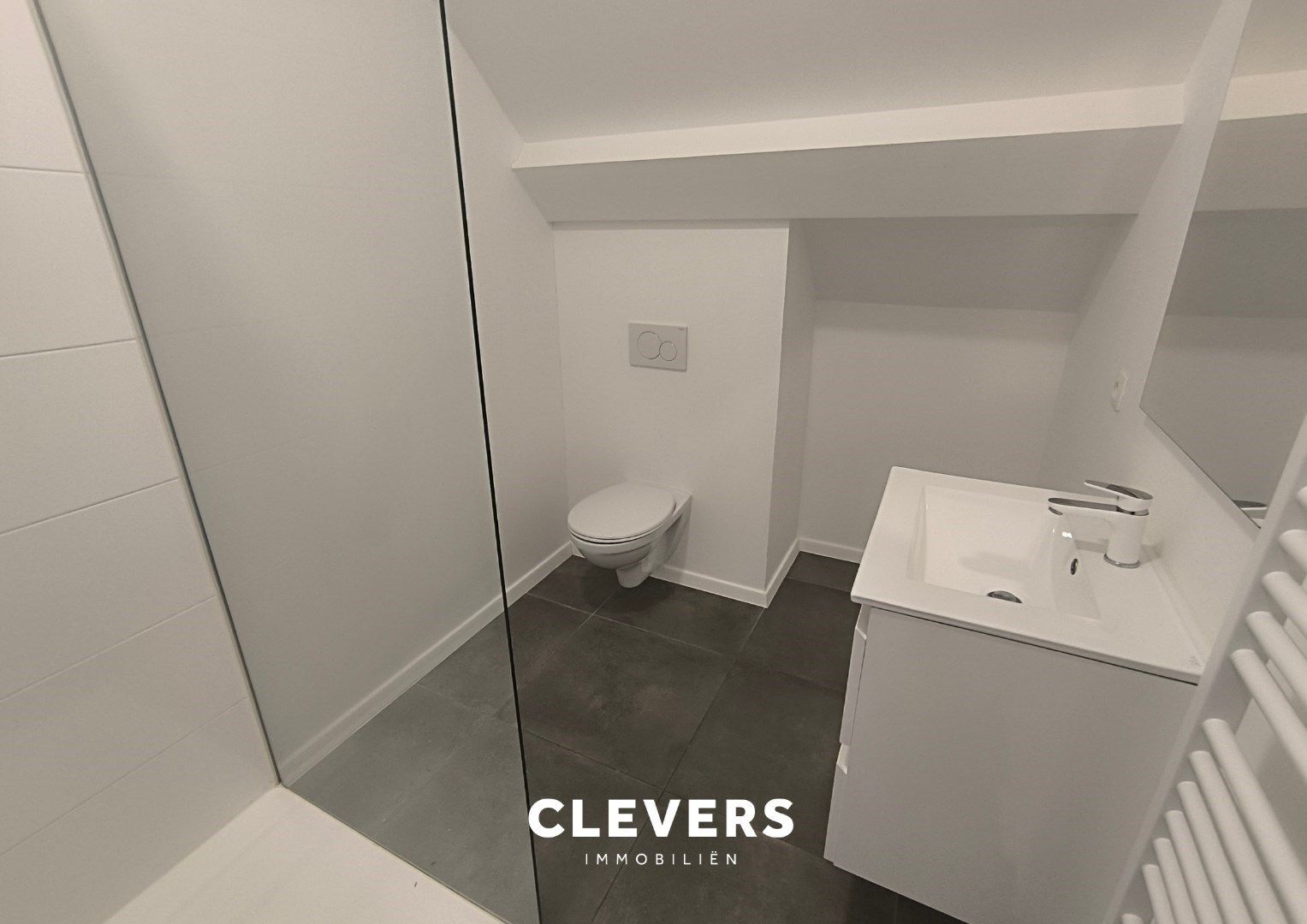 Topaanbieding te huur! Gerenoveerde duplex foto 16