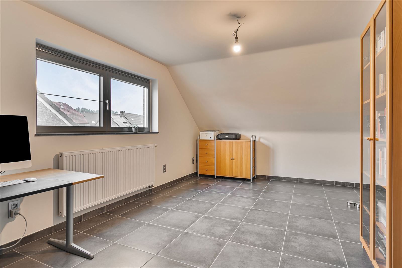 Energiezuinige, moderne 3-gevel woning met 4 slaapkamers, garage en tuin foto 18