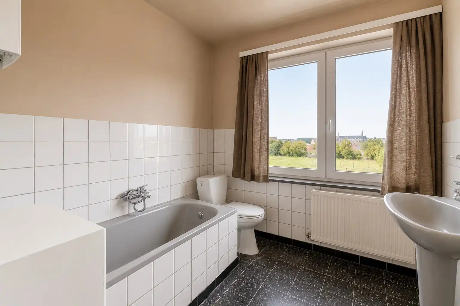 LICHTRIJKE WONING MET 3 SLAAPKAMERS, GARAGE & TUIN ! foto 17