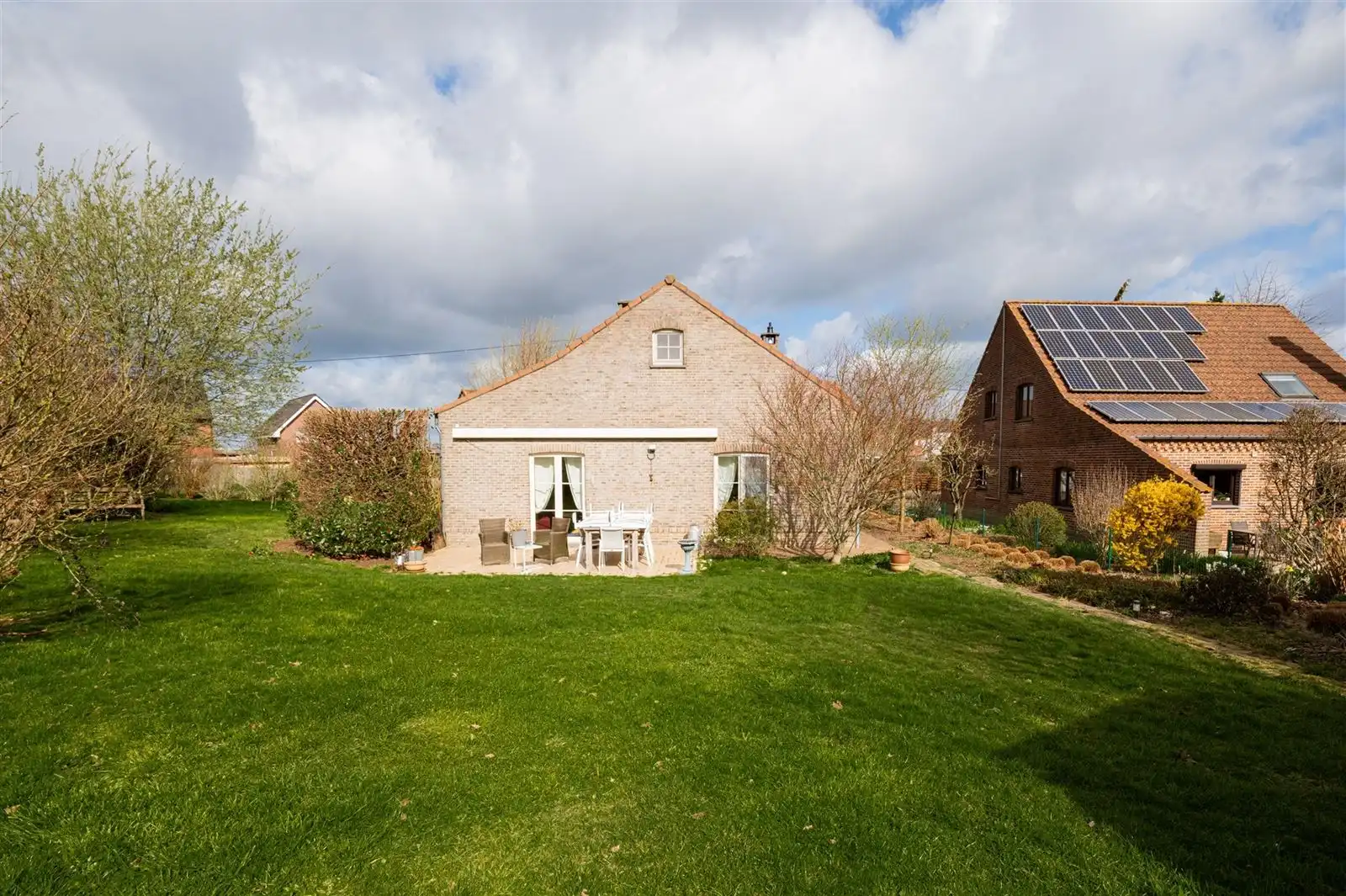 Villa in doodlopend straatje op wandelafstand van centrum foto 2