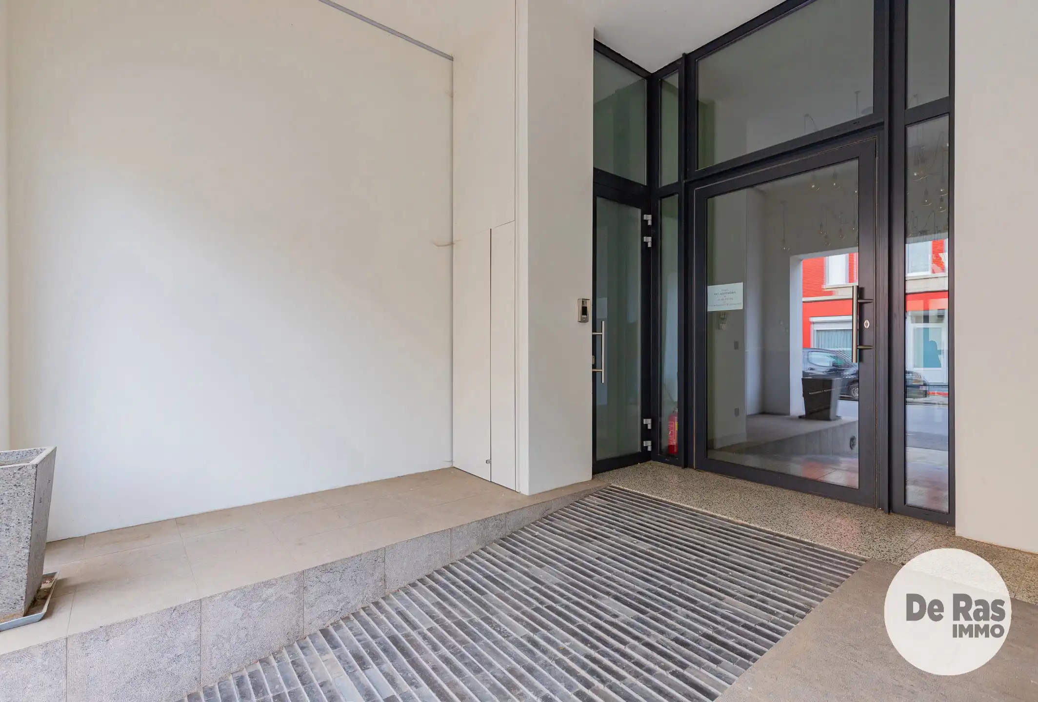 AALST - Kantoorruimte met vernieuwd appartement in centrum foto 3