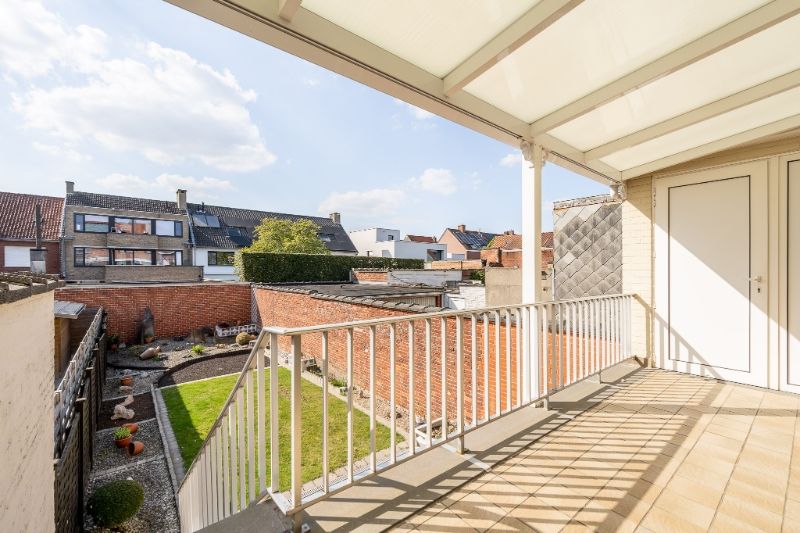 Bel-etagewoning met potentieel in hartje Izegem. foto 15