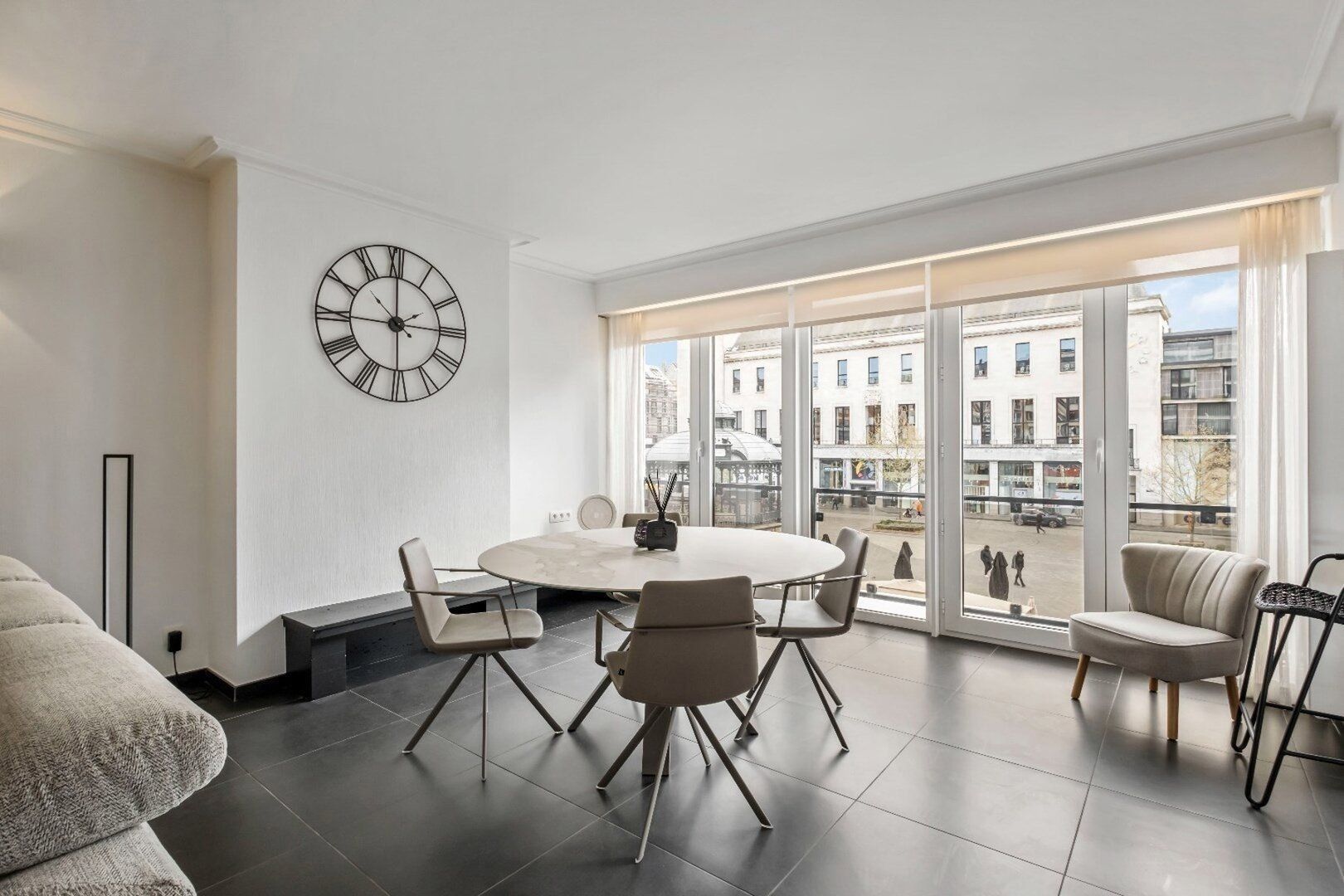 Gerenoveerd ruim appartement op het Wapenplein foto 2