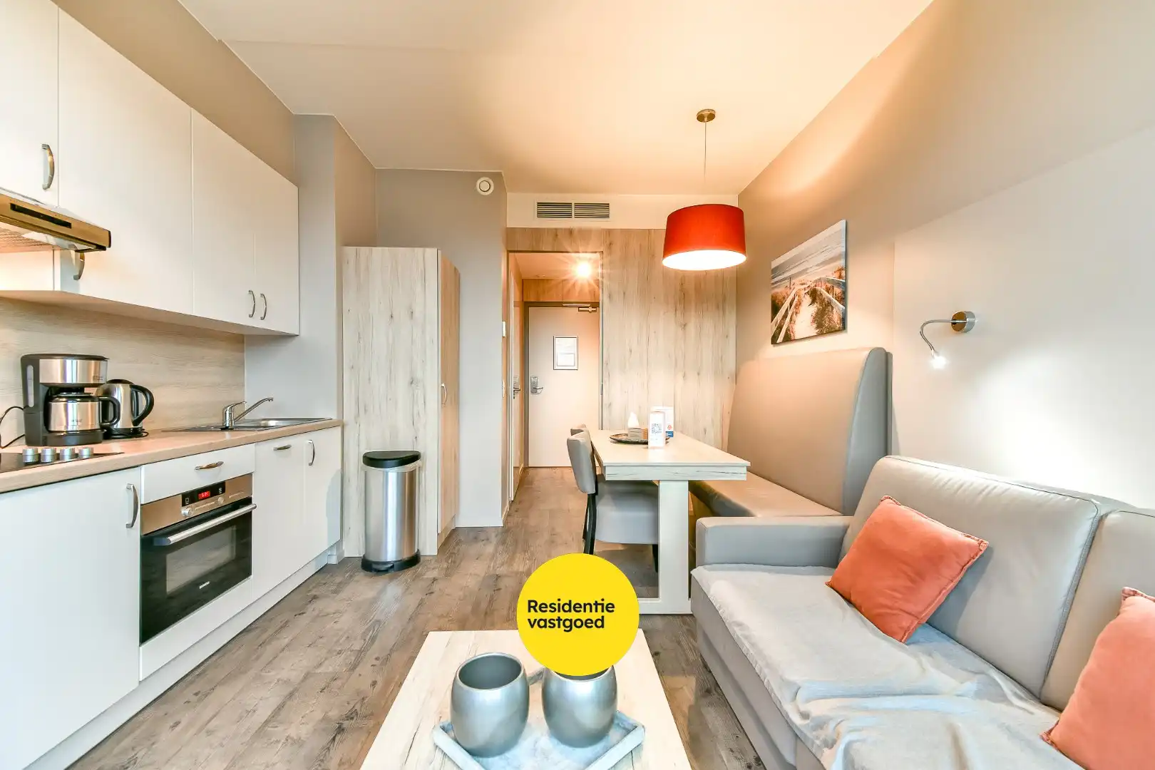 Vernieuwd gemeubeld vakantieappartement foto {{pictureIndex}}